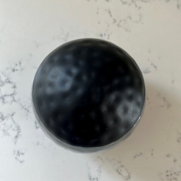 Black Hammered ceramic decorative sphere - Picture 5 of 11